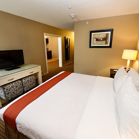 Holiday Inn & Suites Boston Peabody, An Ihg Hotel Exterior photo