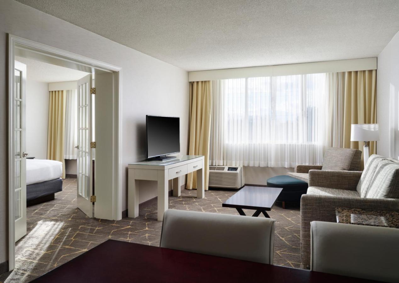 Holiday Inn & Suites Boston Peabody, An Ihg Hotel Exterior photo